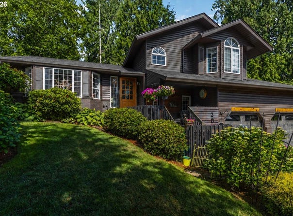 209 W BEACON HILL Dr, Longview, WA 98632
