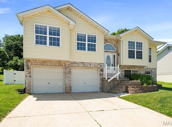 2325 Arkansas Drive, High Ridge, MO 63049