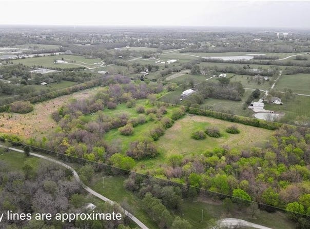 S School Road, Raymore, MO 64083