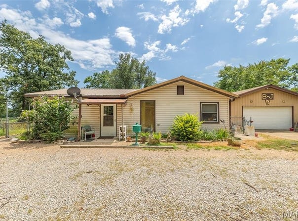 52 Carter 315, Ellsinore, MO 63937