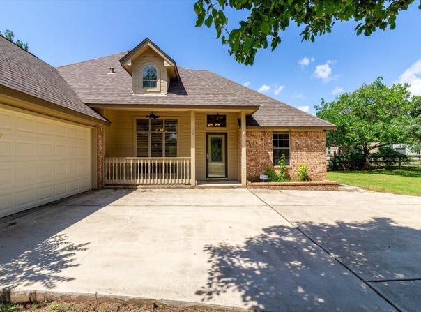 53 Tinas Trl, Martindale, TX 78655