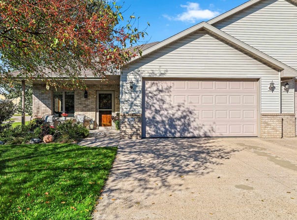 320 E EVERGREEN Drive, KAUKAUNA, WI 54130