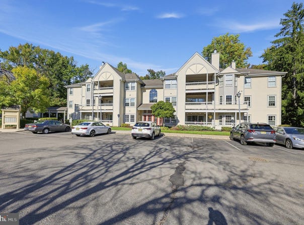 114 CASCADE Court, WEST WINDSOR, NJ 08540