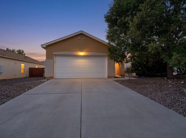 1015 El Prado St NW, Rio Rancho, NM 87144