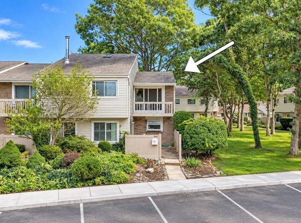 204 Springmeadow Drive, Holbrook, NY 11741