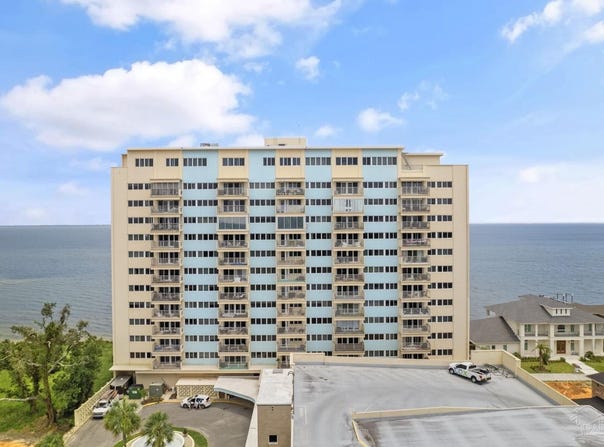 825 Bayshore Dr, Pensacola, FL 32507