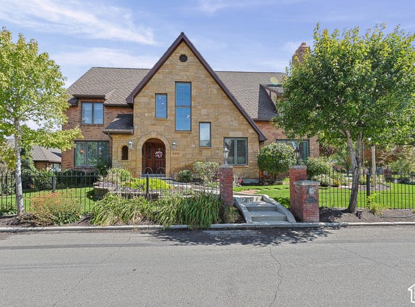 8415 S RED RIVER Rd, Sandy, UT 84093