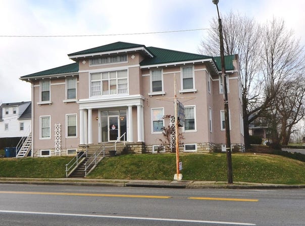 202 S College Street, Harrodsburg, KY 40330