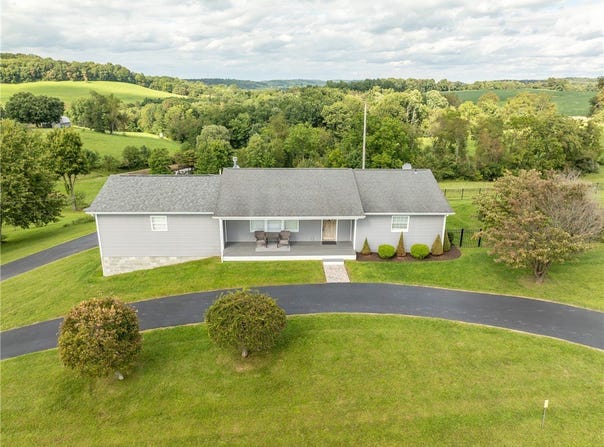 408 Mcklveen Rd, Unity Twp, PA 15670