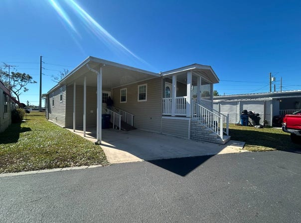 925 301 Blvd E, Bradenton, FL 34203