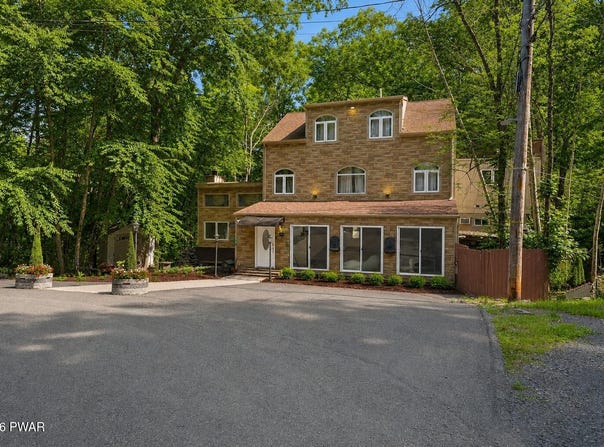 3130 Delaware Circle, Bushkill, PA 18324