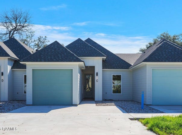 300 Avenue B, Broussard, LA 70518