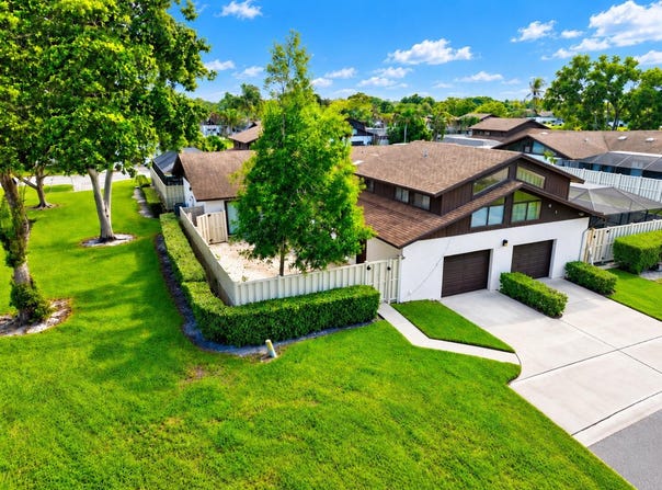 9844 Boca Gardens Circle N, Boca Raton, FL 33496