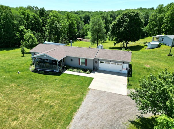 13229 Harder Road, Three Rivers, MI 49093