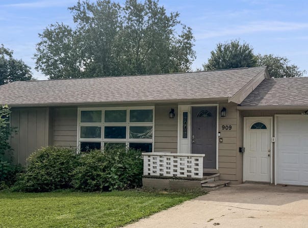 909 3rd Avenue SE, Hampton, IA 50441