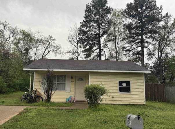 419 Godfrey St, Gladewater, TX 75647