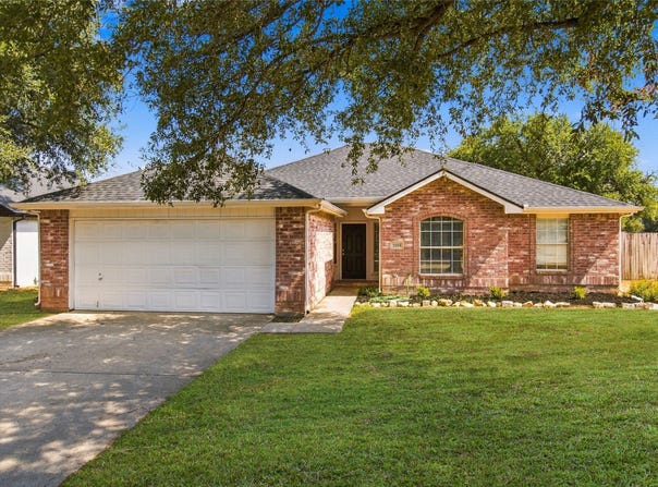 1024 Hiawatha Court, Saginaw, TX 76131