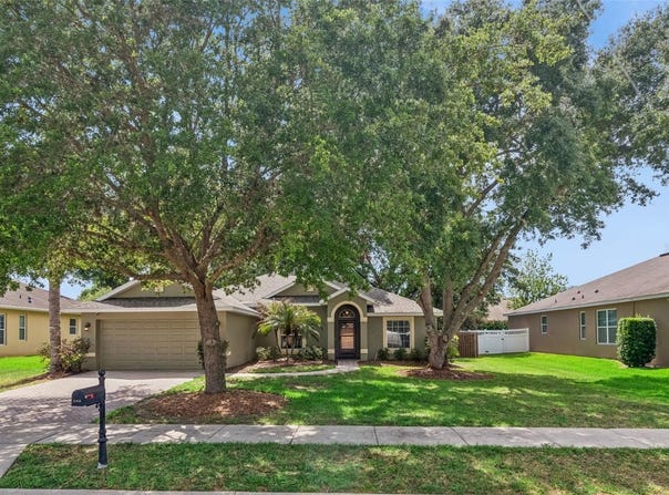 242 BLUE WATER Street, EUSTIS, FL 32736