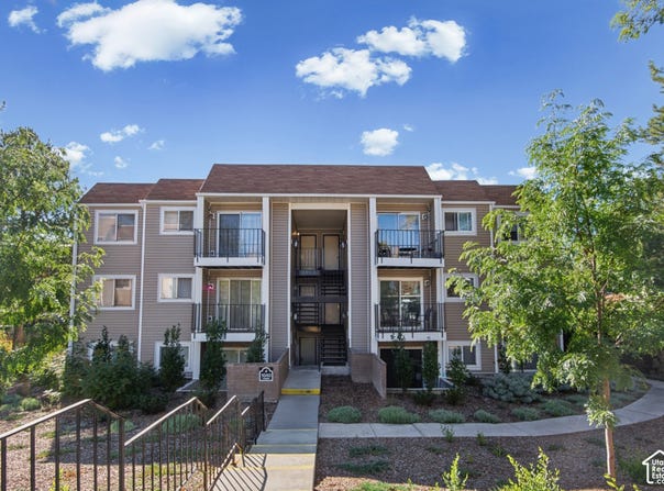 1040 E QUAIL PARK Dr, Millcreek, UT 84117