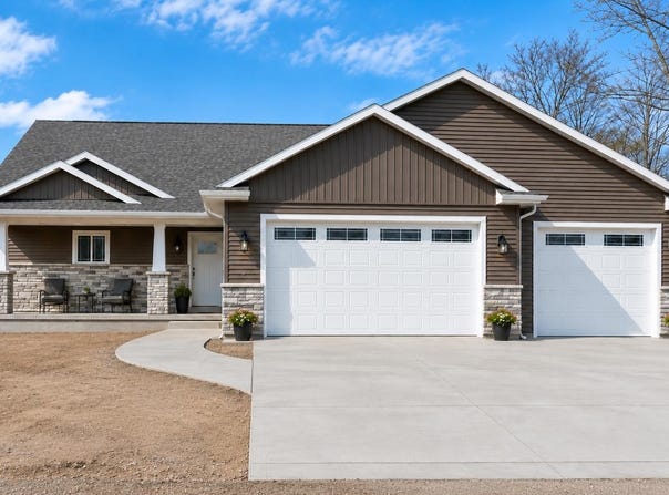 1617 FOUNDERS Street, NEENAH, WI 54956