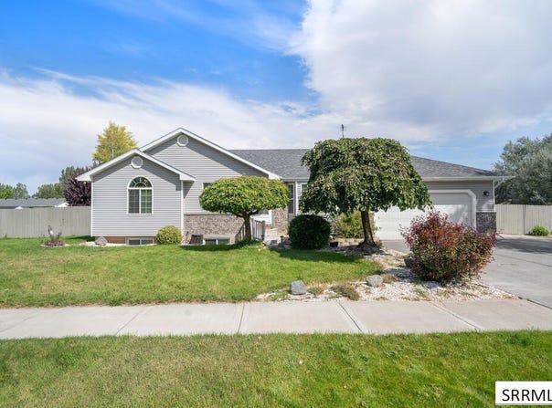 4225 Birchwood Circle, Ammon, ID 83406