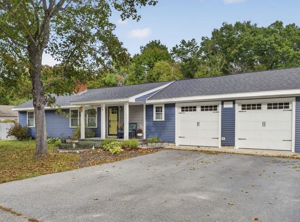 39 N Reading Street, Hooksett, NH 03106