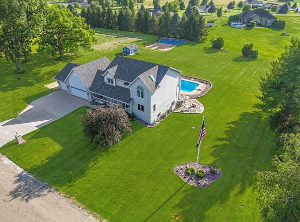 1954 Delmar Drive, Freeport, IL 61032
