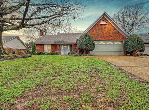 951 DOVE HOLLOW Dr, Memphis, TN 38018