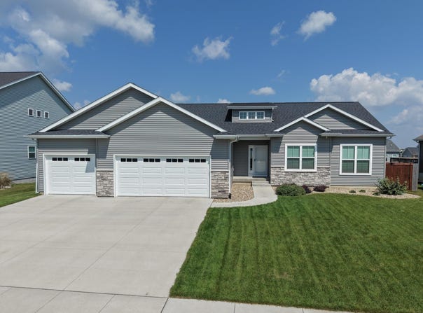2807 Maple Grove Drive, Cedar Falls, IA 50613