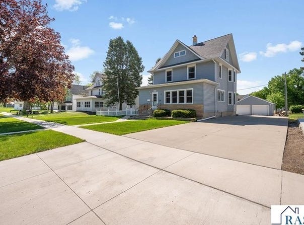 216 E 1st Street, Blue Earth, MN 56013