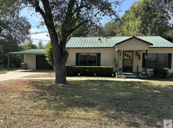 217 Bonham ST, Maud, TX 75567