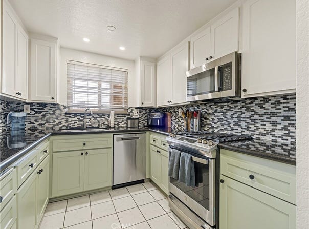 2001 E 21st St, Signal Hill, CA 90755