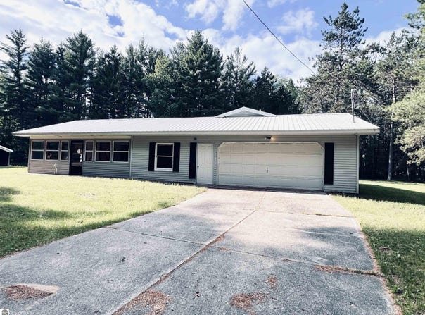 5905 E Moorestown Road, Lake City, MI 49651
