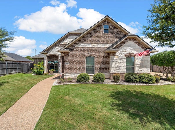 804 Gallant Fox, Hewitt, TX 76643