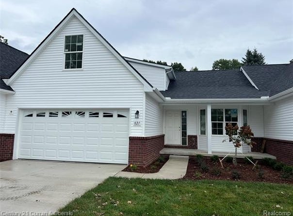 821 Nelsons Ridge Drive, Howell, MI 48843