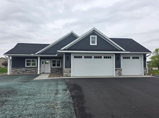 3085 Nottingham Road S, Saint Cloud, MN 56301