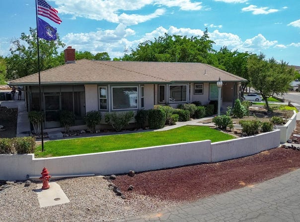 1272 E Chokeberry Dr, St George, UT 84790