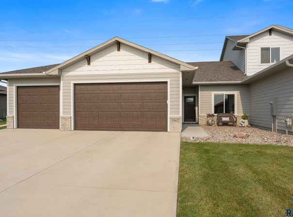5907 S Spirea Ave, Sioux Falls, SD 57108