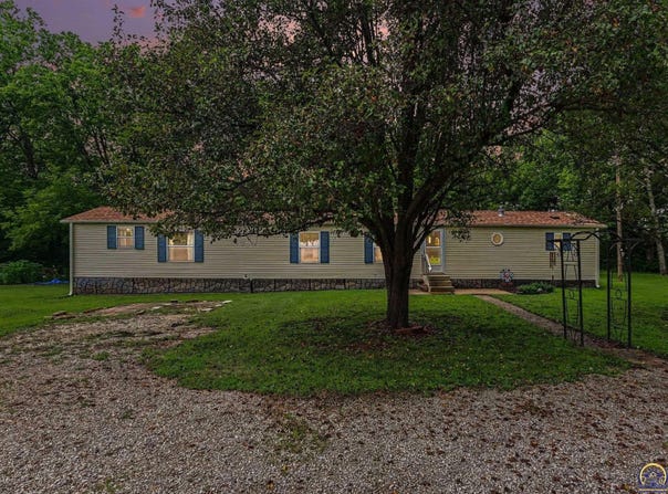 2045 SE 85th St, Topeka, KS 66409