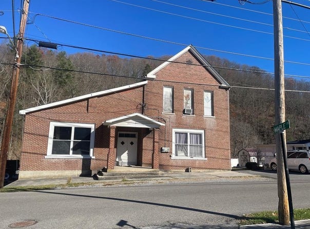 201 Old Kentucky Tpke, Cedar Bluff, VA 24609
