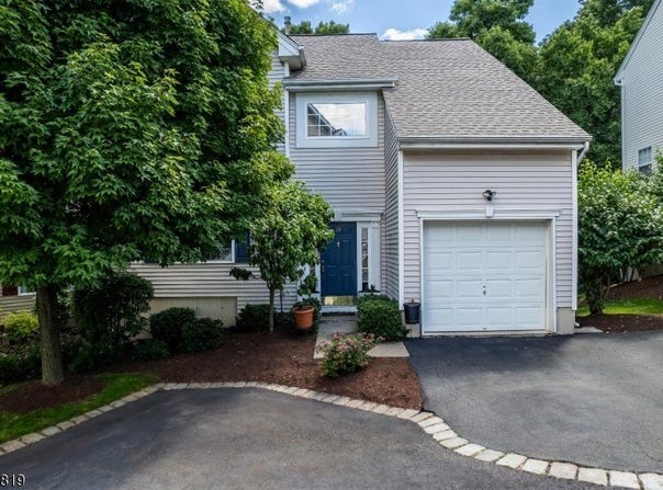 38 Brock Ln, Mount Olive Twp., NJ 07840-5677