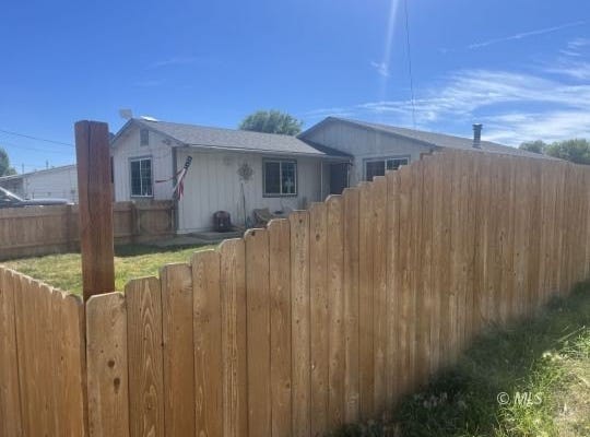 913 E B Street, Alturas, CA 96101