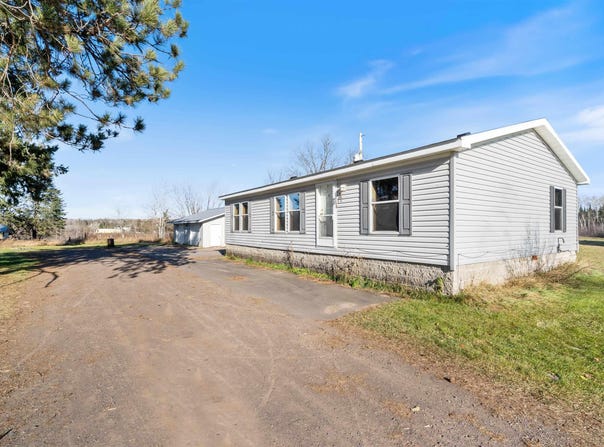 9395 Larson Rd, Brookston, MN 55711