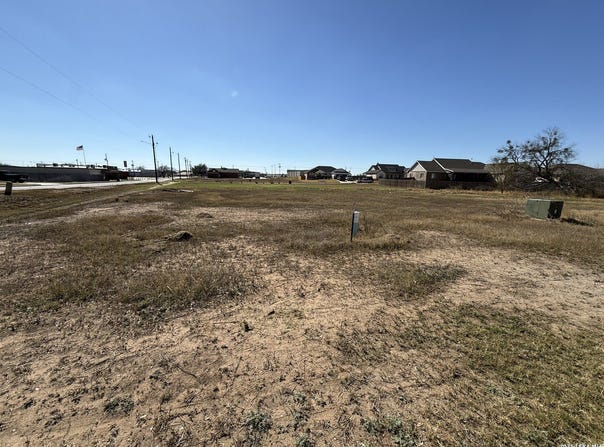 701 N Dickson, Poth, TX 78147