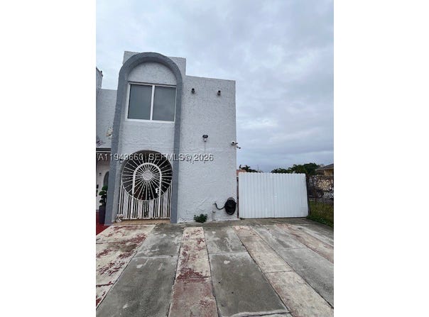4211 W 10th Ln, Hialeah, FL 33012