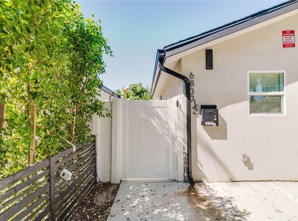 6837-1/2 Yolanda Avenue, Reseda, CA 91335