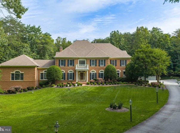 8261 ROSELAND Drive, FAIRFAX STATION, VA 22039
