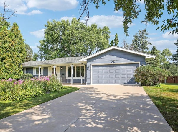 8016 35th Avenue N, New Hope, MN 55427