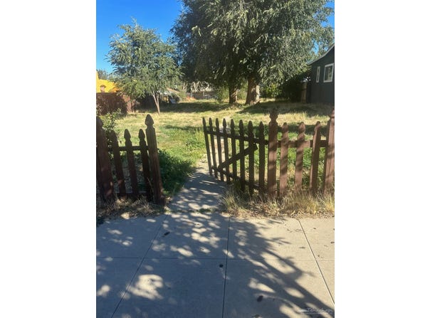 111 W D Street, Tehachapi, CA 93561