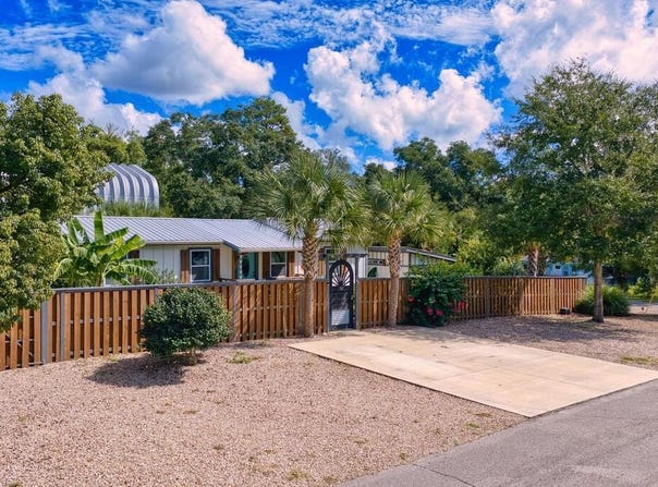 702 Ave C, Carrabelle, FL 32322